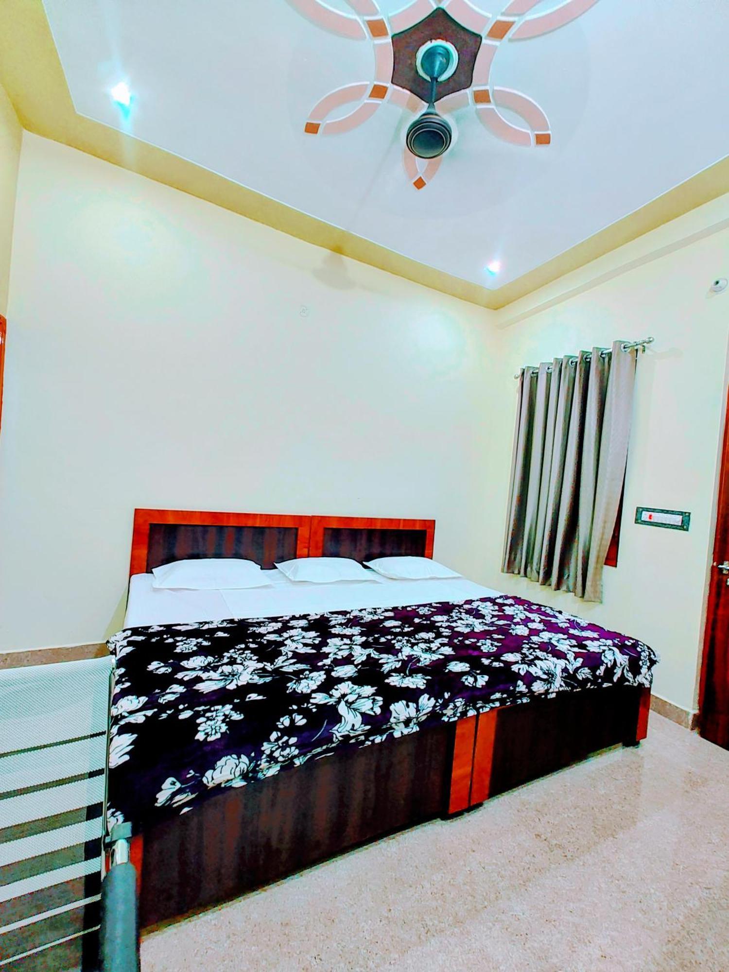Hotel Raghukul Ayodhya المظهر الخارجي الصورة
